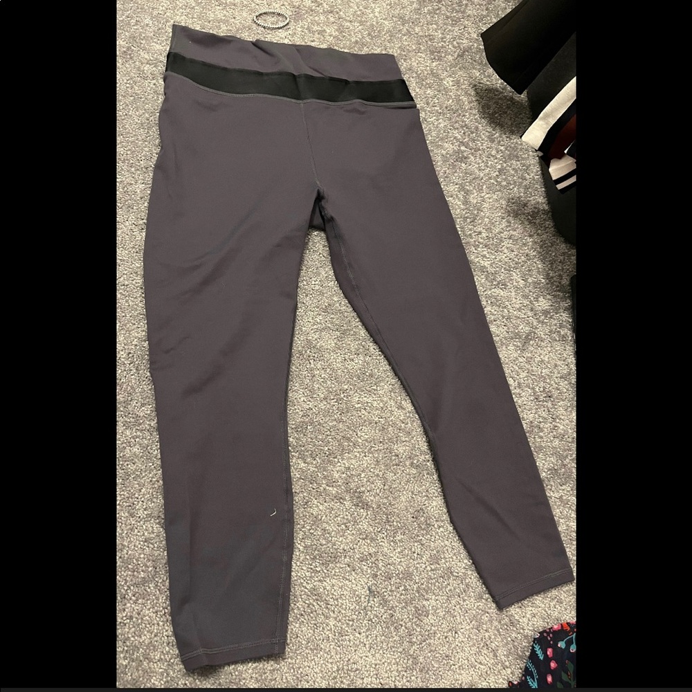 New without tags Fabletics High-Waisted Statement PowerHold 7/8 Leggings Large